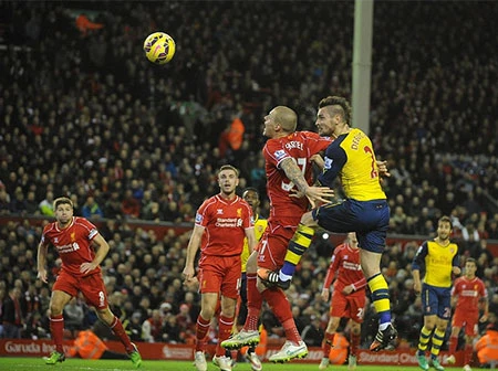 Debuchy ghi bàn quân bình 1-1 giúp Arsenal giữ vững tinh thần chiến đấu