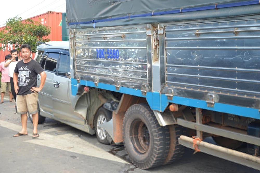 Tai nạn liên hoàn giữa hàng loạt xe ôtô, quốc lộ kẹt xe hàng giờ ảnh 4