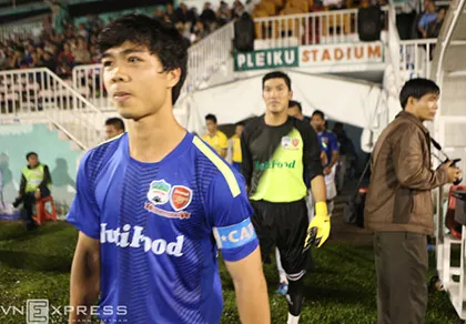 Bầu Đức, Kiatisak và Công Phượng ảnh 3 Bầu Đức, Kiatisak và Công Phượng ảnh 3