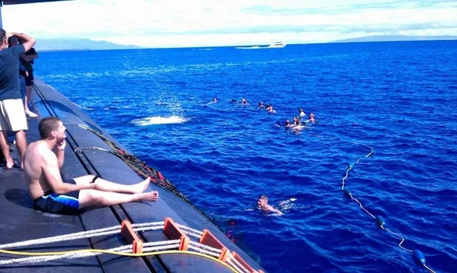 Tắm nắng để bổ sung Vitamin D tự nhiên cũng là điều mà các bác sỹ quân y yêu cầu.