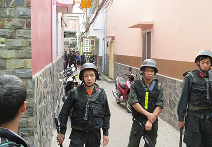 Gần 100 cảnh sát vây bắt đàn em trùm ma túy Nhật 'khùng' ảnh 1