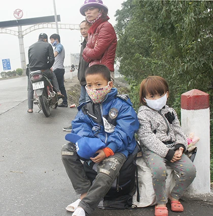 Triệt phá nhóm giang hồ 'đòi' bảo kê xe khách ảnh 1