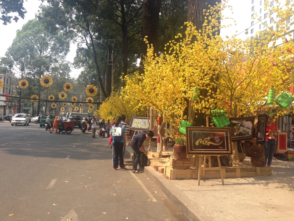 Người đẹp khoe sắc cùng hoa tết Ất Mùi ảnh 1 Người đẹp khoe sắc cùng hoa tết Ất Mùi ảnh 1