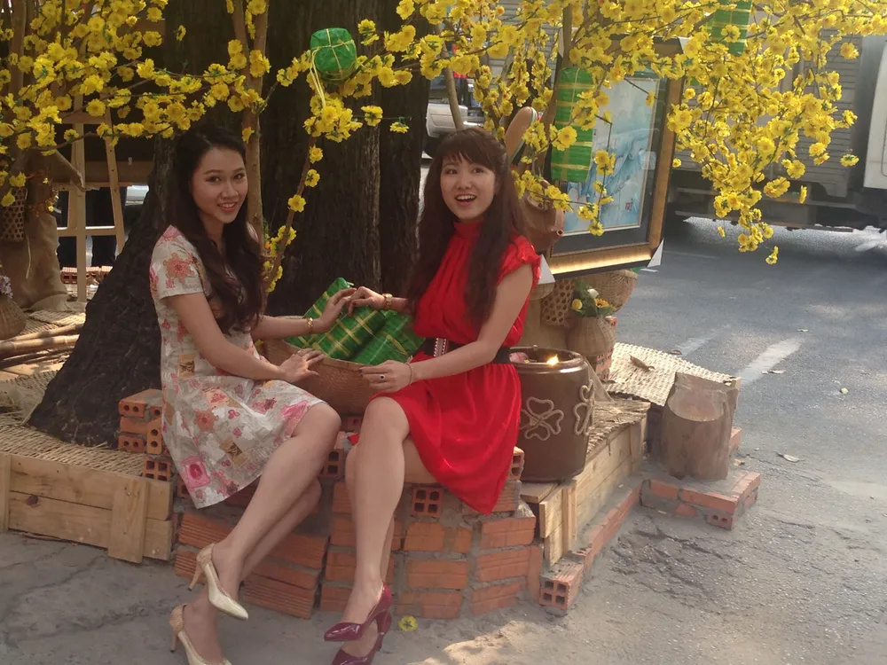 Người đẹp khoe sắc cùng hoa tết Ất Mùi ảnh 5 Người đẹp khoe sắc cùng hoa tết Ất Mùi ảnh 5