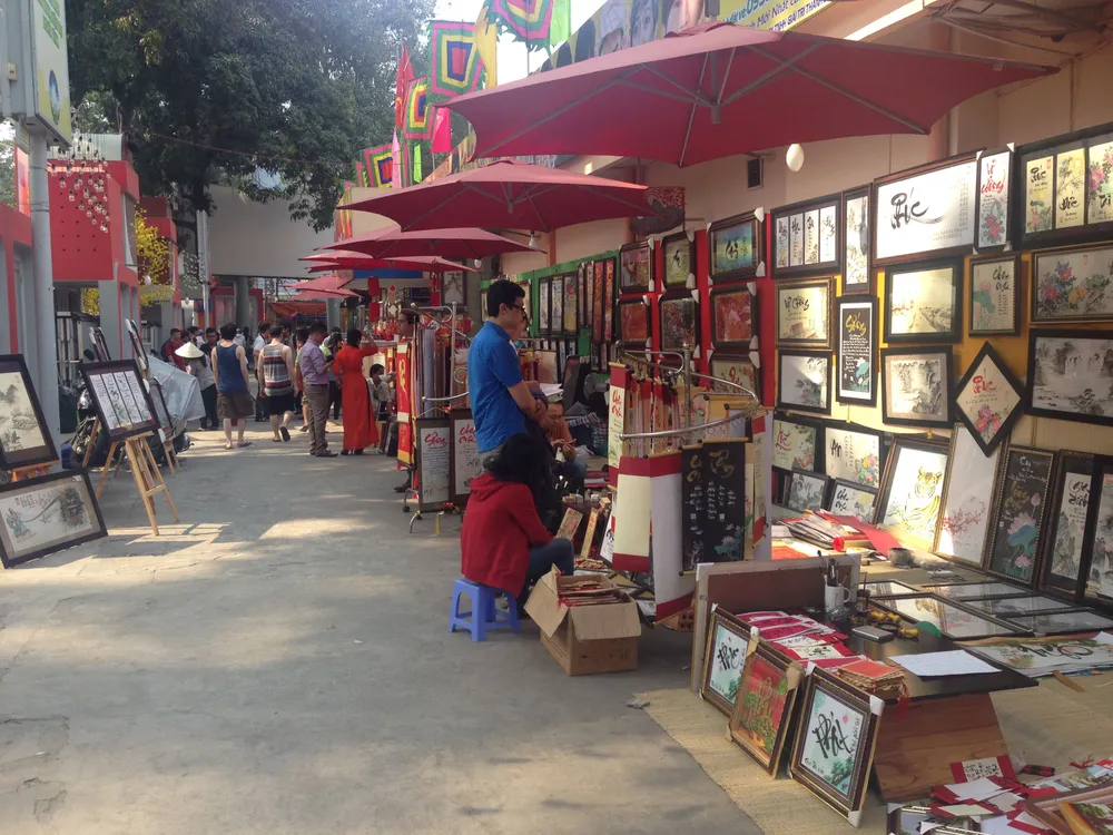 Người đẹp khoe sắc cùng hoa tết Ất Mùi ảnh 24 Người đẹp khoe sắc cùng hoa tết Ất Mùi ảnh 24