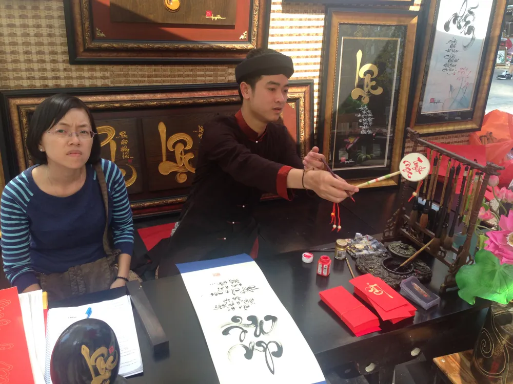 Người đẹp khoe sắc cùng hoa tết Ất Mùi ảnh 27 Người đẹp khoe sắc cùng hoa tết Ất Mùi ảnh 27