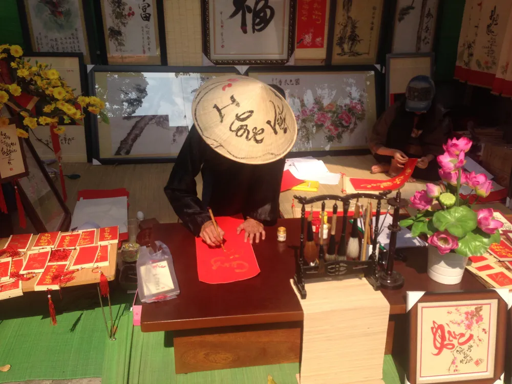 Người đẹp khoe sắc cùng hoa tết Ất Mùi ảnh 25 Người đẹp khoe sắc cùng hoa tết Ất Mùi ảnh 25