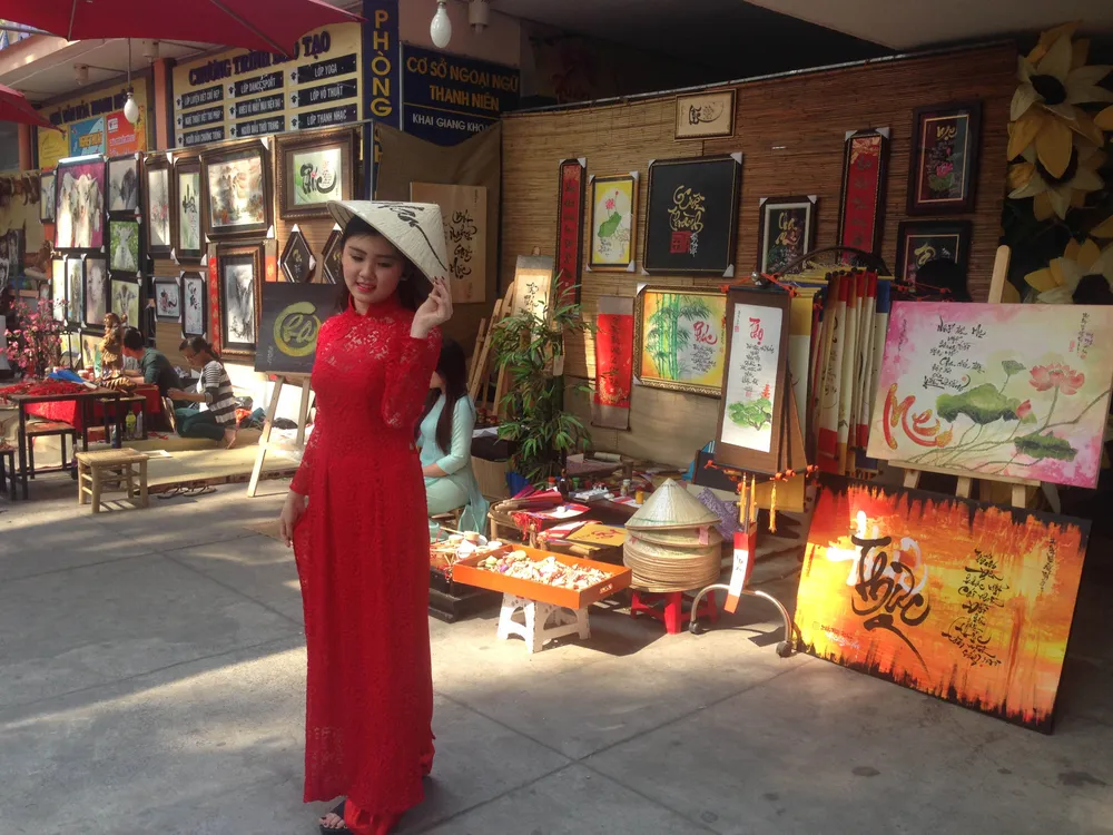 Người đẹp khoe sắc cùng hoa tết Ất Mùi ảnh 3 Người đẹp khoe sắc cùng hoa tết Ất Mùi ảnh 3