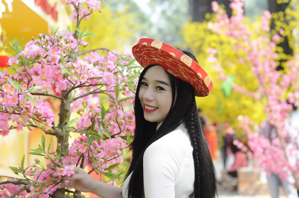 Người đẹp khoe sắc cùng hoa tết Ất Mùi ảnh 19