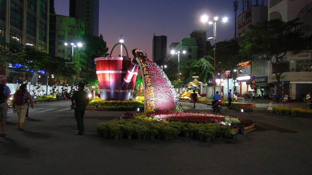 Ngắm đường hoa Hàm Nghi trước giờ khai mạc ảnh 29