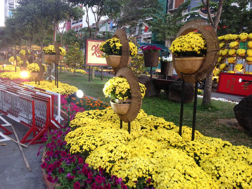 Ngắm đường hoa Hàm Nghi trước giờ khai mạc ảnh 28