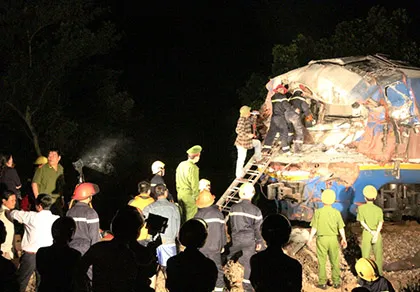 1 người chết, 4 người bị thương khi tàu hỏa bị ô tô cản đường ảnh 3