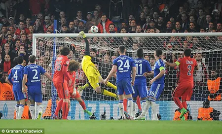 Terry kèm... đồng đội Cahill trong bàn thua quyết định của Chelsea ảnh 4 Terry kèm... đồng đội Cahill trong bàn thua quyết định của Chelsea ảnh 4