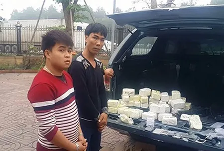 Bắt xe bán tải chở Ipad, Iphone, Galaxy lậu trị giá 5 tỉ đồng ảnh 1 Bắt xe bán tải chở Ipad, Iphone, Galaxy lậu trị giá 5 tỉ đồng ảnh 1