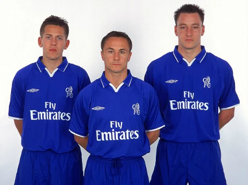 Terry ngày trẻ phải làm chân sai vặt cho đội trưởng Wise (giữa). Ảnh:AFP. 2702817E00000578-0-image-m-10-6765-2229-