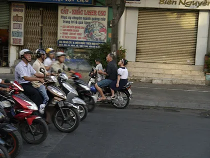 Ngày đầu tiên xử phạt việc đội mũ bảo hiểm với trẻ trên 6 tuổi ảnh 5 Ngày đầu tiên xử phạt việc đội mũ bảo hiểm với trẻ trên 6 tuổi ảnh 5