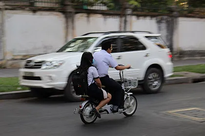 Ngày đầu tiên xử phạt việc đội mũ bảo hiểm với trẻ trên 6 tuổi ảnh 8