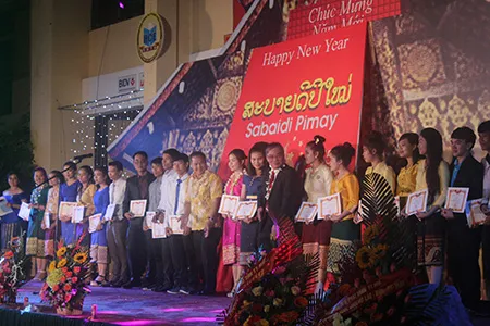 Sinh viên Lào rộn ràng đón tết Bunpimay trên đất Việt Nam ảnh 8