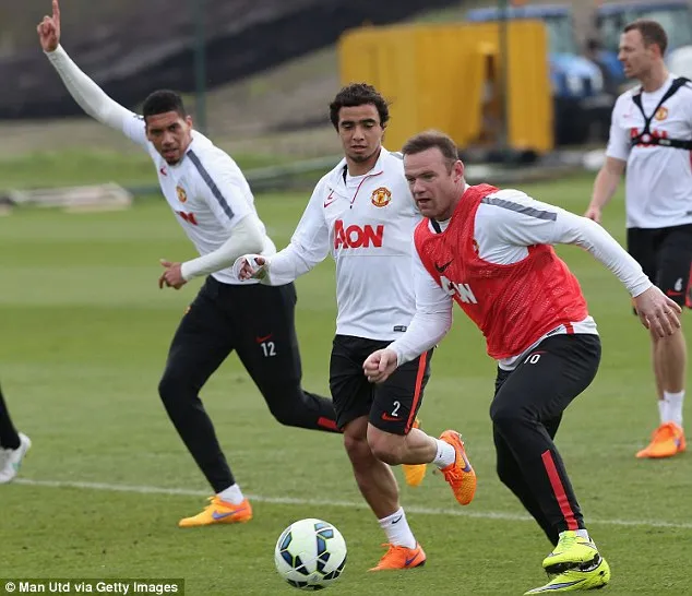 Đoàn quân M.U “căng thẳng” hành quân tới London ảnh 5