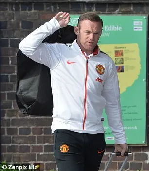 Đoàn quân M.U “căng thẳng” hành quân tới London ảnh 1