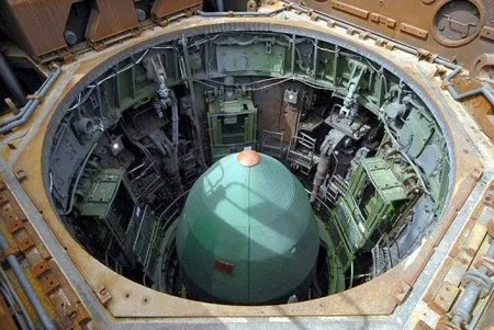 Nga sắp biên chế hàng loạt siêu tên lửa Sarmat cho quân đội ảnh 1