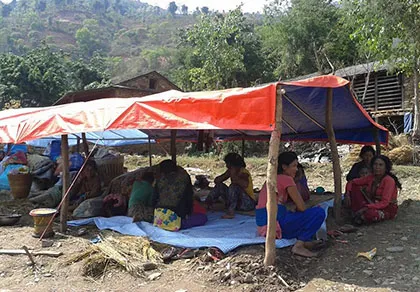 Tường thuật của PV Cẩm Tú: Nepal - Chiếu đất màn trời ảnh 1