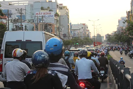 Giao thông Sài Gòn tắc nghẽn vào giờ tan sở sau dịp nghỉ lễ ảnh 1 Giao thông Sài Gòn tắc nghẽn vào giờ tan sở sau dịp nghỉ lễ ảnh 1