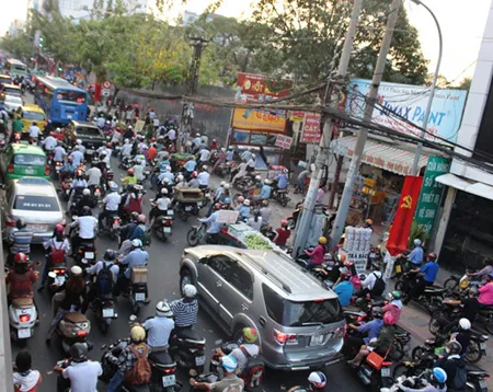 Giao thông Sài Gòn tắc nghẽn vào giờ tan sở sau dịp nghỉ lễ ảnh 2 Giao thông Sài Gòn tắc nghẽn vào giờ tan sở sau dịp nghỉ lễ ảnh 2