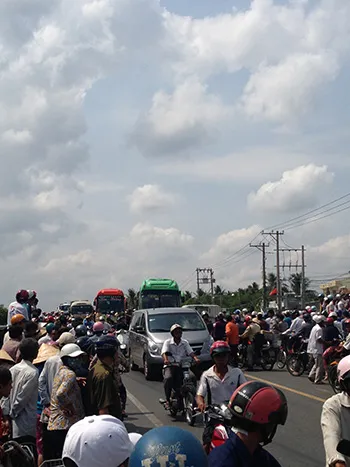 2 xe khách vượt ẩu trên cầu tông chết 4 người, 2 người trọng thương ảnh 2