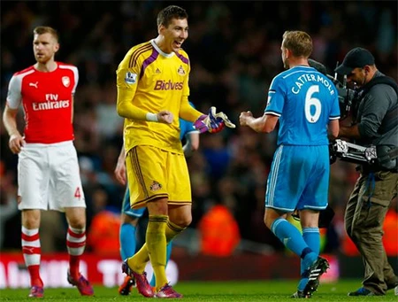 Niềm vui của các <a href='https://plo.vn/tu-khoa.html?q=cầu thủ' title='cầu thủ'>cầu thủ</a> Sunderland sau khi cầm hòa Arsenal