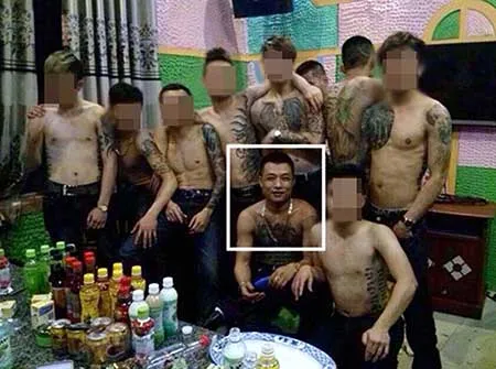 50 côn đồ uy hiếp ông lão 65 tuổi ảnh 1