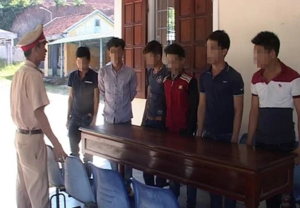 Tóm gọn nhóm 'quái xế' tụ tập đua xe trái phép ảnh 1