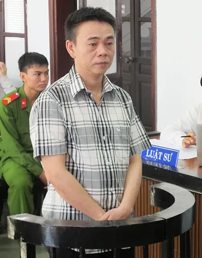 Phạt 3 năm tù nhà báo dỏm quay phim tống tiền CSGT ảnh 1 Phạt 3 năm tù nhà báo dỏm quay phim tống tiền CSGT ảnh 1