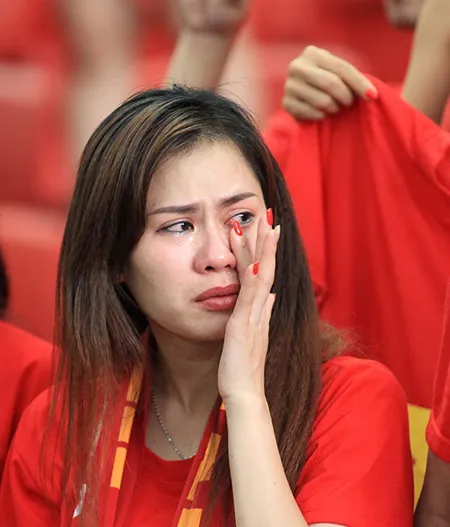 U23 Việt Nam thất bại cay đắng, nữ CĐV bật khóc nức nở ảnh 14 U23 Việt Nam thất bại cay đắng, nữ CĐV bật khóc nức nở ảnh 14