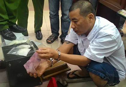 Bắt đối tượng tàng trữ trên 700 gram ma túy đá ảnh 2 Bắt đối tượng tàng trữ trên 700 gram ma túy đá ảnh 2