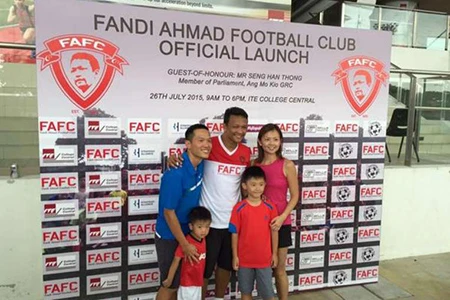 Huyền thoại bóng đá Singapore mở CLB bóng đá cộng đồng ảnh 1
