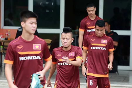 Chùm ảnh cầu thủ Việt Nam, Man City tập luyện cho trận đấu tối nay ảnh 2 Chùm ảnh cầu thủ Việt Nam, Man City tập luyện cho trận đấu tối nay ảnh 2