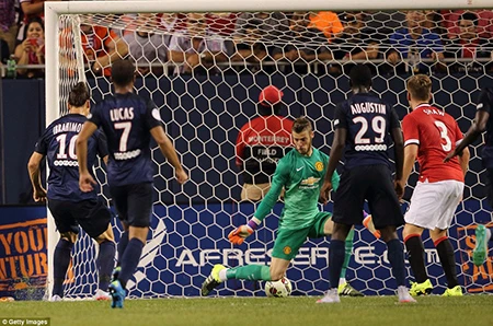 M.U 0-2 PSG: Hàng thủ ‘mơ ngủ’, M.U ôm hận ảnh 2