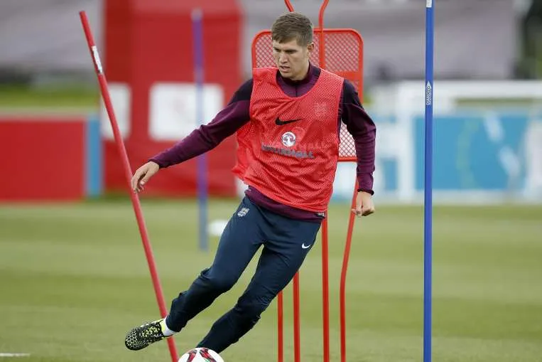 Rio Ferdinand khuyên Stones nên đến M.U ảnh 1 Rio Ferdinand khuyên Stones nên đến M.U ảnh 1