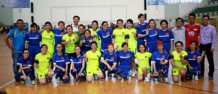 Bóng đá nữ Sở Tư pháp TP. HCM vào tứ kết giải CNVC khối Chính quyền ảnh 1