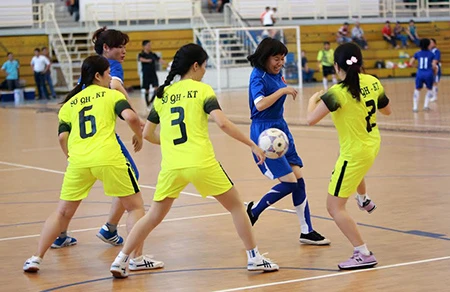 Bóng đá nữ Sở Tư pháp TP. HCM vào tứ kết giải CNVC khối Chính quyền ảnh 5