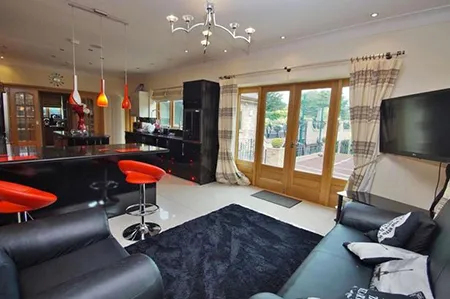 Ngắm biệt thự xa hoa sao Man City rao bán giá 1,5 triệu bảng ảnh 7 Ngắm biệt thự xa hoa sao Man City rao bán giá 1,5 triệu bảng ảnh 7