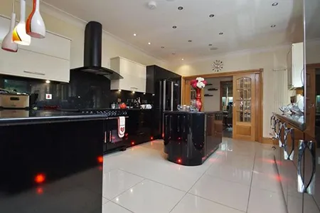 Ngắm biệt thự xa hoa sao Man City rao bán giá 1,5 triệu bảng ảnh 8 Ngắm biệt thự xa hoa sao Man City rao bán giá 1,5 triệu bảng ảnh 8