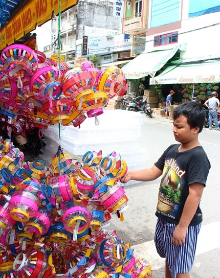 Lồng đèn phim – Kỉ vật một thời mùa Trung thu ảnh 1