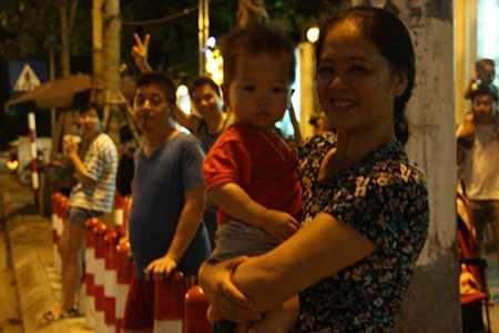 Người dân Thủ đô trắng đêm chờ đón đại lễ 2-9 ảnh 23