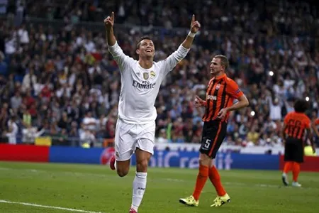 Ronaldo chuẩn bị tiếm ngôi Raul ảnh 1