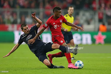 Lewandowski lập hat-trick, 'Hùm xám' Bayern thắng hủy diệt ảnh 1