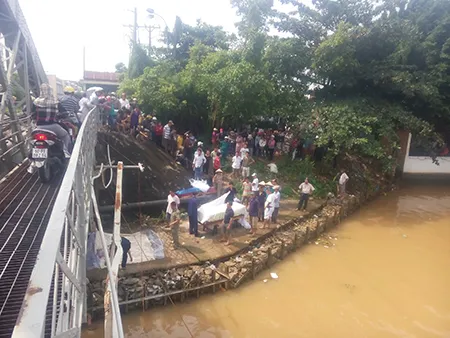 Thanh niên nhảy cầu tự tử nghi do bị ngáo đá ảnh 1