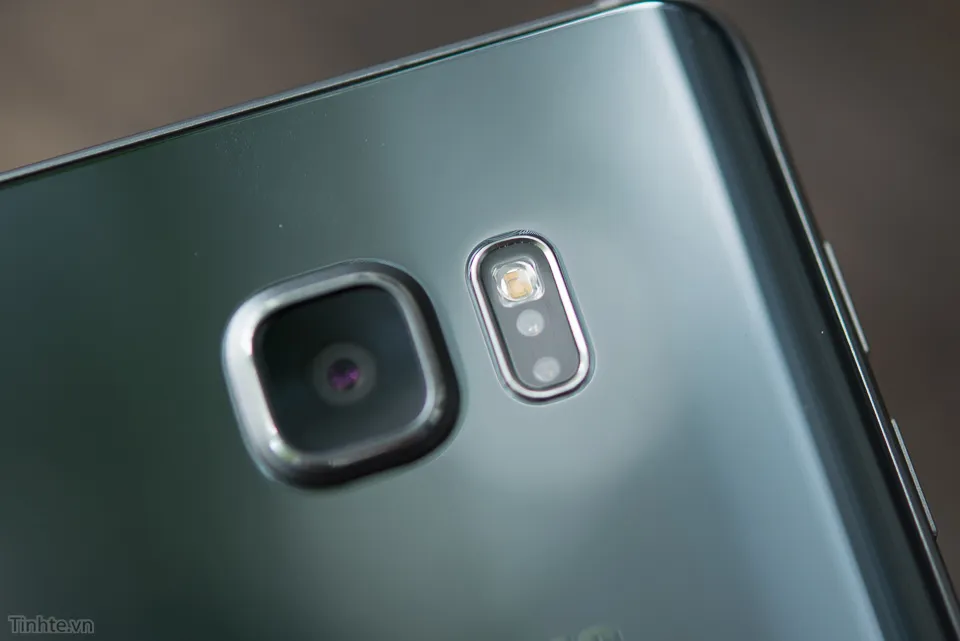 Samsung_Galaxy_Note_5_Silver_bac-11.