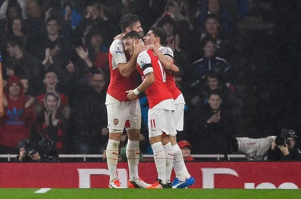 Chelsea lại thua, Arsenal lên ngôi đầu bảng ảnh 2